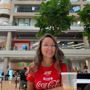 Meet your Posher, Adriana